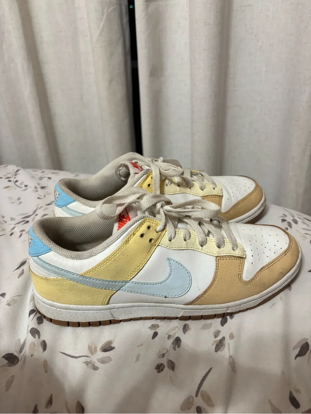 Nike Kids Low-Top Sneakers in White, Yellow & Light Blue